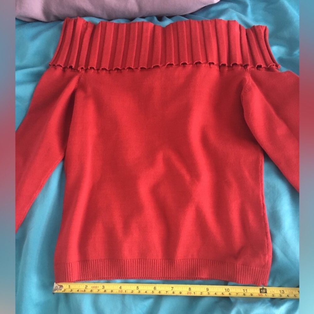NWOT Vintage Wayne Rogers red silk off the shoulder 3/4 sleeve, thick top. - Picture 3 of 4